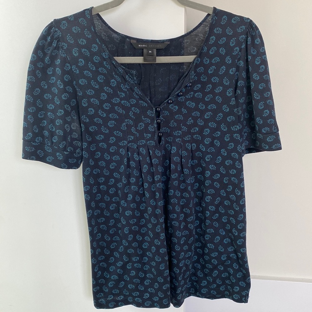 Marc Jacobs size M top with puff sleeves and pleating detail.